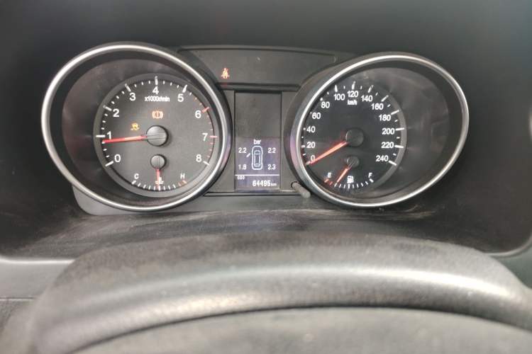 Used Haval H6 2015 Upgraded Model 1.5T Manual Two-Wheel Drive Elite Version Odometer Close Up