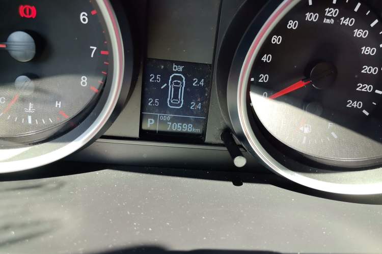 Used Haval H6 2015 Sport Edition 1.5T Automatic Two-Wheel Drive Luxury Model Odometer Close Up
