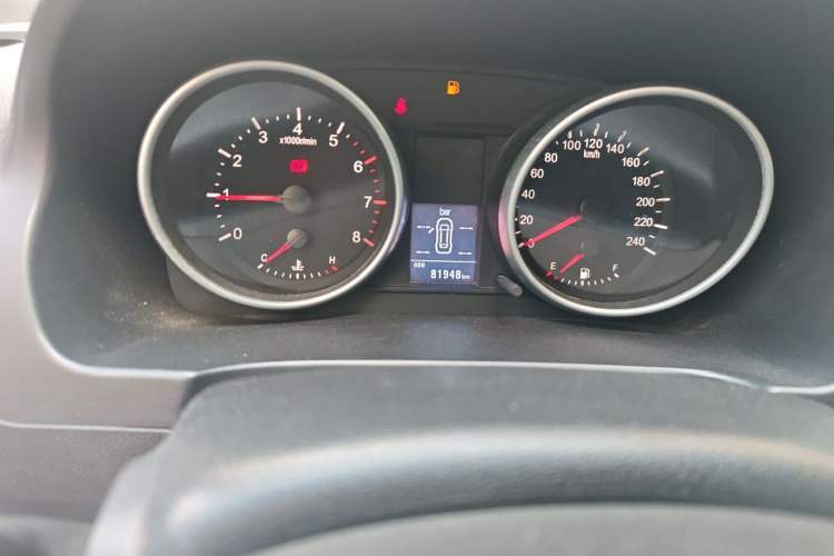 Used Haval H6 2015 Upgraded Model 1.5T Manual Two-Wheel Drive Elite Version Odometer Close Up