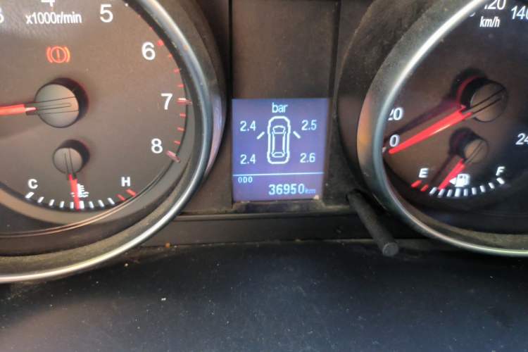 Used Haval H6 2015 Upgraded Model 1.5T Manual Two-Wheel Drive Elite Version Odometer Close Up