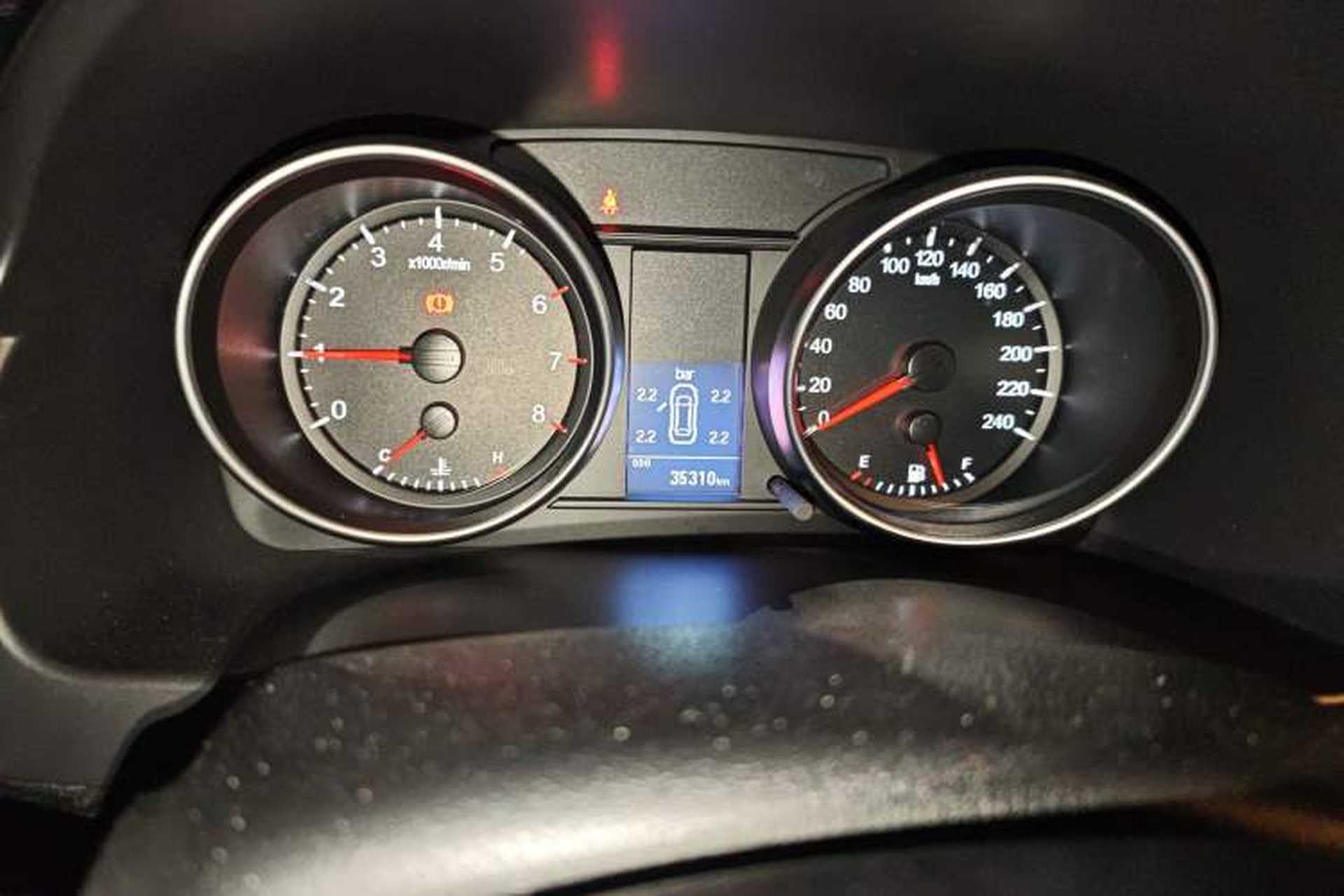 Used Haval H6 2015 Sport Edition 1.5T Manual Two-Wheel Drive Elite Model Odometer Close Up