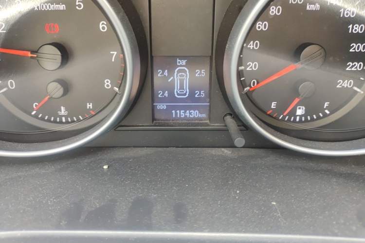 Used Haval H6 2015 Upgraded Model 1.5T Manual Two-Wheel Drive Elite Version Odometer Close Up