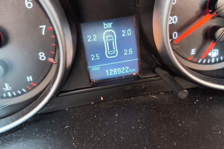 Used Haval H6 2015 Upgraded Model 1.5T Manual Two-Wheel Drive Elite Version Odometer Close Up