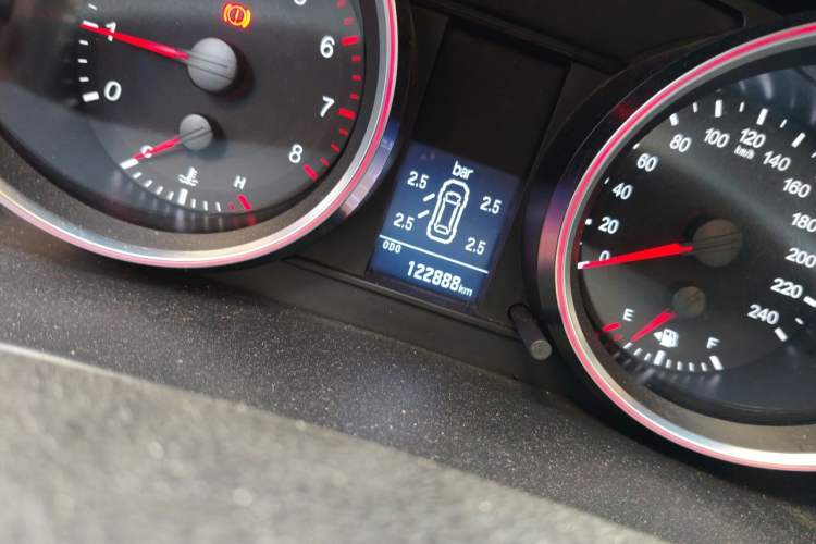 Used Haval H6 2015 Revised Version Sport Edition 1.5T Manual Transmission Two-Wheel Drive Elite Grade Odometer Close Up
