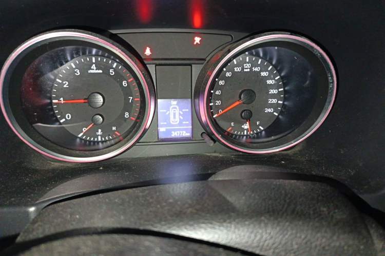 Used Haval H6 2015 Sport Edition 1.5T Manual Two-Wheel Drive Elite Model Odometer Close Up