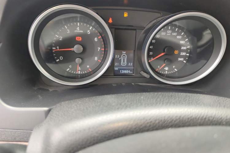 Used Haval H6 2015 Sport Edition 1.5T Manual Two-Wheel Drive Elite Model Odometer Close Up
