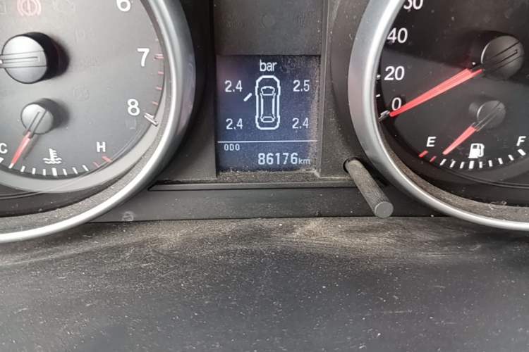 Used Haval H6 2015 Upgraded Model 1.5T Manual Two-Wheel Drive Elite Version Odometer Close Up
