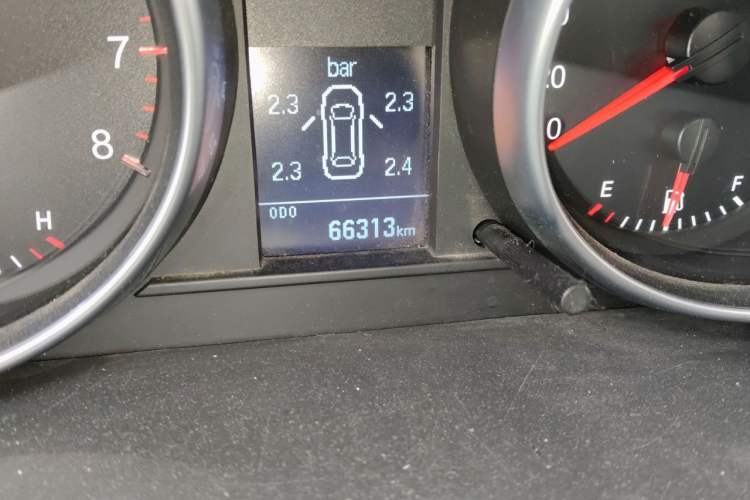 Used Haval H6 2015 Upgraded Model 1.5T Manual Two-Wheel Drive Elite Version Odometer Close Up