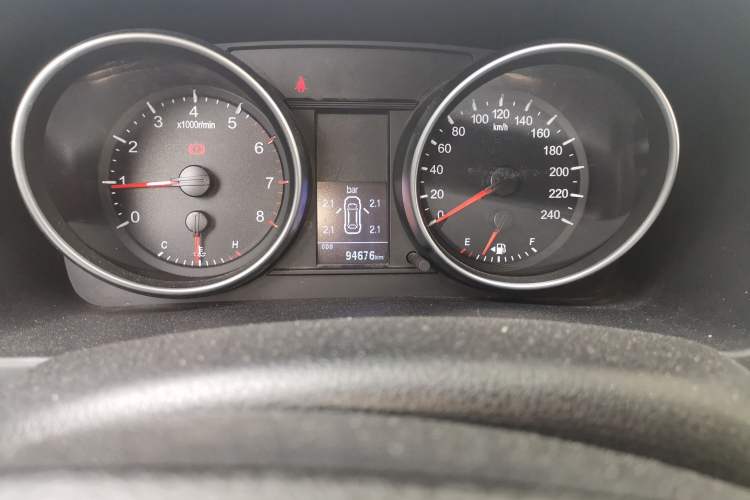 Used Haval H6 2015 Upgraded Model 1.5T Manual Two-Wheel Drive Elite Version Odometer Close Up