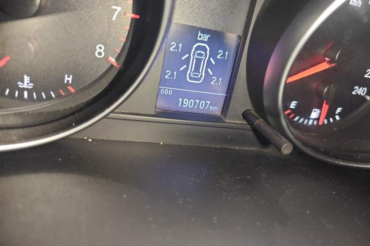 Used Haval H6 2015 Upgraded Model 1.5T Manual Two-Wheel Drive Elite Version Odometer Close Up