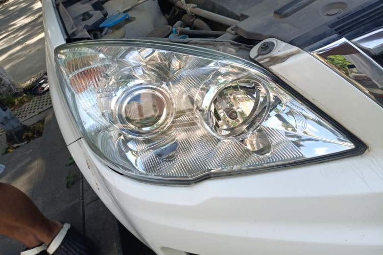 Used Haval H6 2015 Upgraded Model 1.5T Manual Two-Wheel Drive Elite Version Right Front Headlight