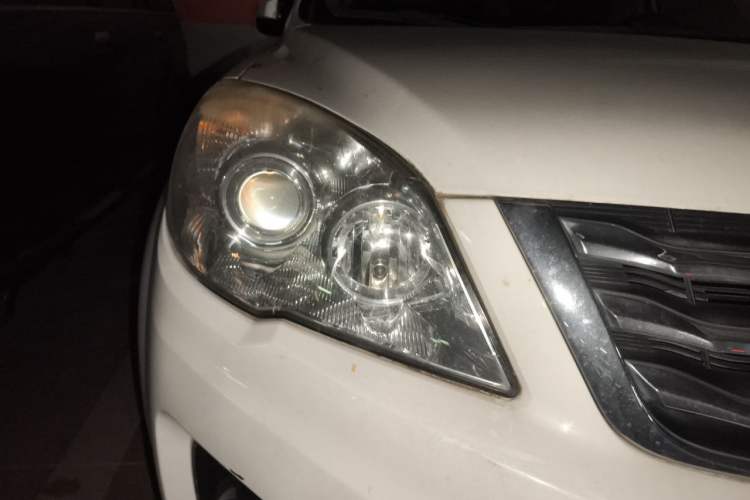 Used Haval H6 2015 Upgraded Model 1.5T Manual Two-Wheel Drive Elite Version Right Front Headlight