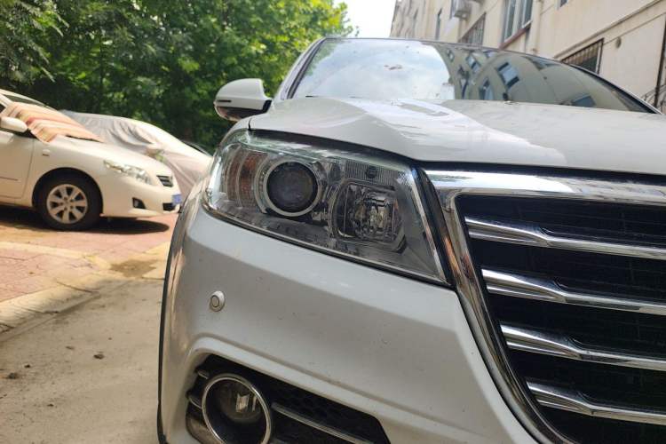 Used Haval H6 2015 Sport Edition 1.5T Automatic Two-Wheel Drive Luxury Model Right Front Headlight