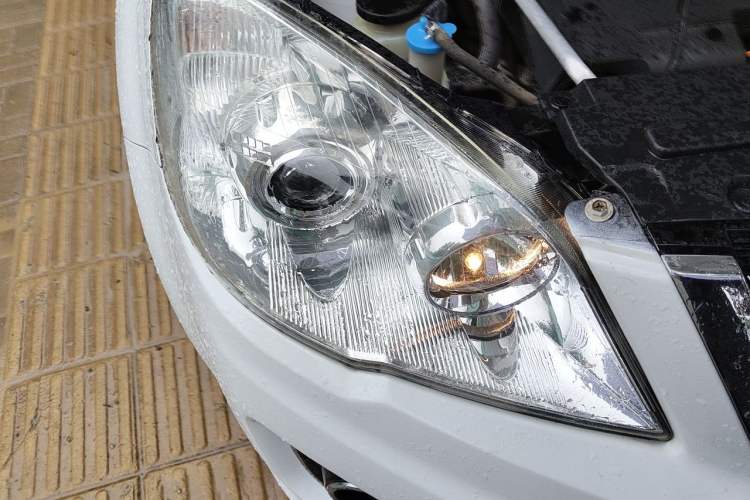 Used Haval H6 2015 Upgraded Model 1.5T Manual Two-Wheel Drive Elite Version Right Front Headlight