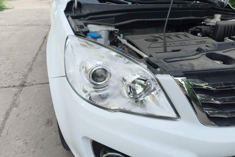 Used Haval H6 2015 Upgraded Model 1.5T Manual 4x4 Elite Version Right Front Headlight