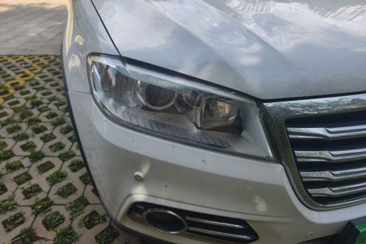 Used Haval H6 2015 Revised Version Sport Edition 1.5T Manual Transmission Two-Wheel Drive Elite Grade Right Front Headlight
