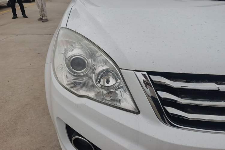Used Haval H6 2015 Upgraded Model 1.5T Manual Two-Wheel Drive Elite Version Right Front Headlight