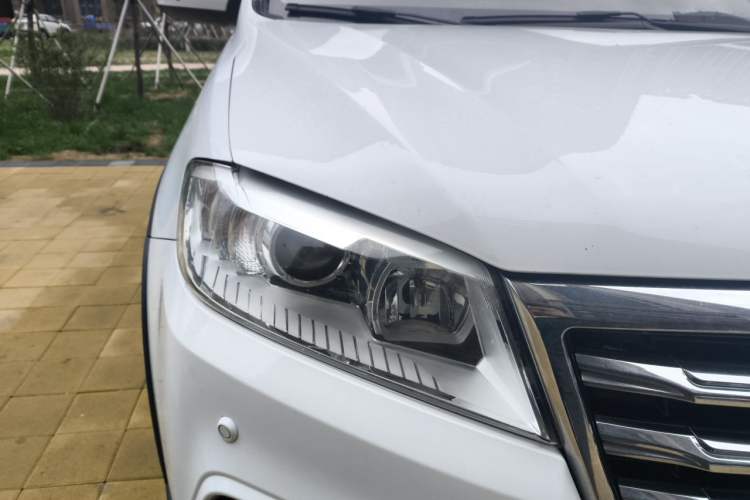 Used Haval H6 2015 Sport Edition 1.5T Manual Two-Wheel Drive Elite Model Right Front Headlight