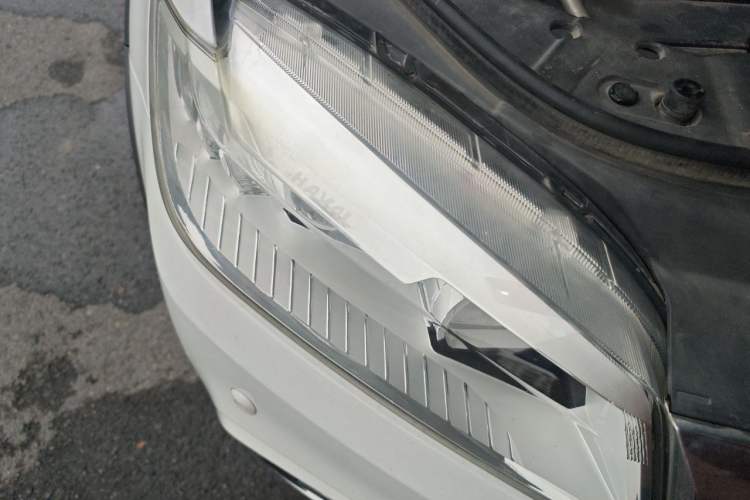 Used Haval H6 2015 Sport Edition 1.5T Automatic Two-Wheel Drive Luxury Model Right Front Headlight