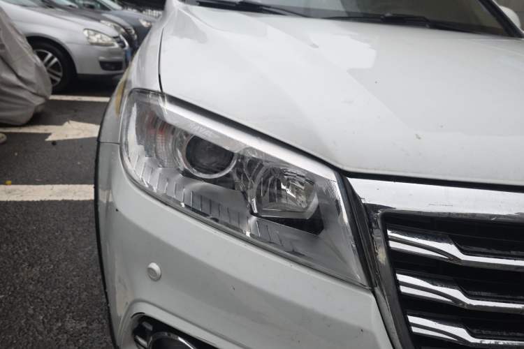 Used Haval H6 2015 Sport Edition 1.5T Automatic Two-Wheel Drive Luxury Model Right Front Headlight