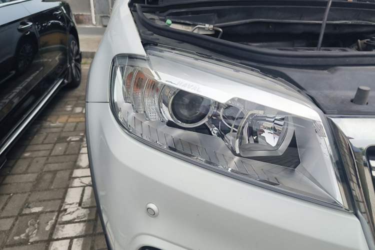 Used Haval H6 2015 Sport Edition 1.5T Automatic Two-Wheel Drive Luxury Model Right Front Headlight