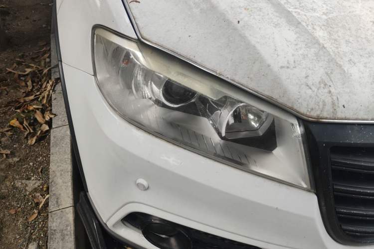 Used Haval H6 2015 Upgraded Model 1.5T Manual Two-Wheel Drive Elite Version Right Front Headlight