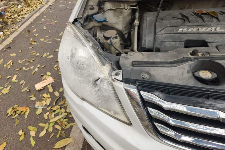 Used Haval H6 2015 Upgraded Model 1.5T Manual Two-Wheel Drive Elite Version Right Front Headlight