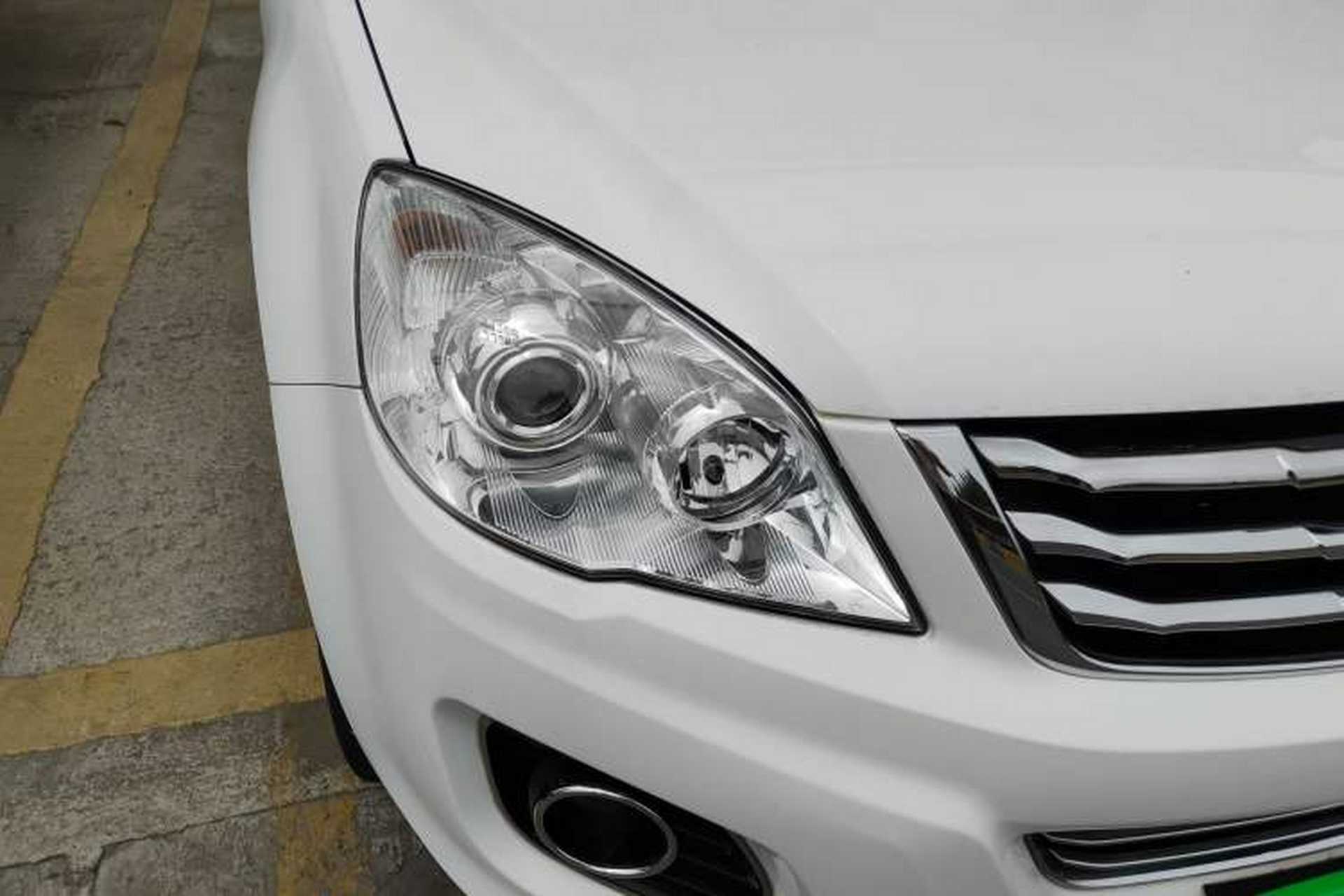 Used Haval H6 2015 Upgraded Model 1.5T Manual Two-Wheel Drive Elite Version Right Front Headlight