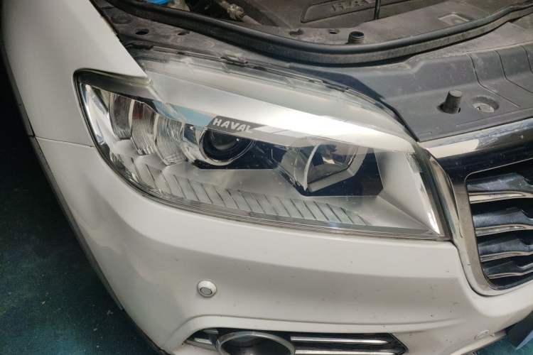 Used Haval H6 2015 Sport Edition 1.5T Automatic Two-Wheel Drive Luxury Model Right Front Headlight