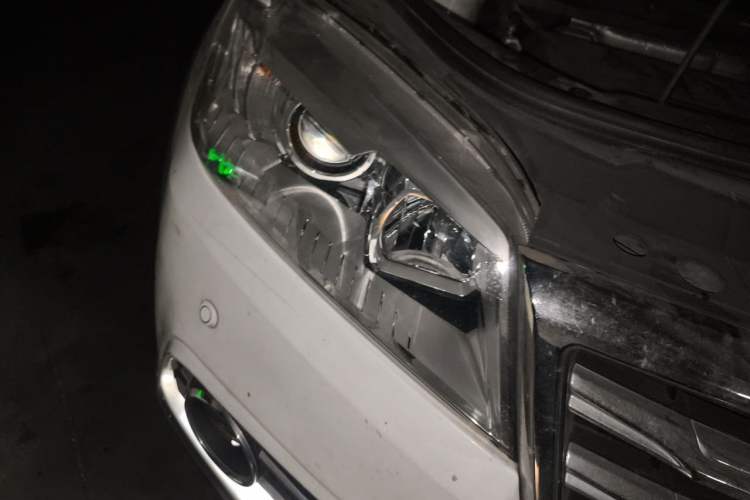 Used Haval H6 2015 Revised Version Sport Edition 1.5T Manual Transmission Two-Wheel Drive Elite Grade Right Front Headlight