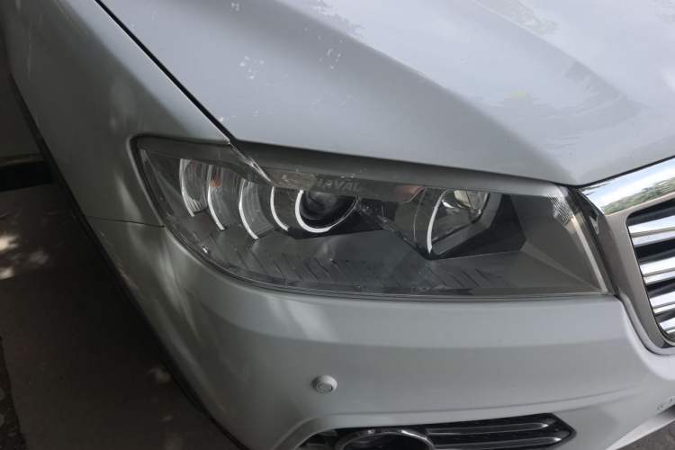 Used Haval H6 2015 Sport Edition 1.5T Automatic Two-Wheel Drive Luxury Model Right Front Headlight