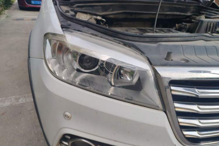 Used Haval H6 2015 Sport Edition 1.5T Automatic Two-Wheel Drive Luxury Model Right Front Headlight