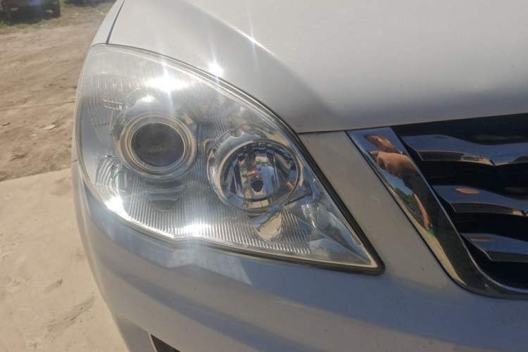 Used Haval H6 2015 Upgraded Model 1.5T Manual Two-Wheel Drive Elite Version Right Front Headlight