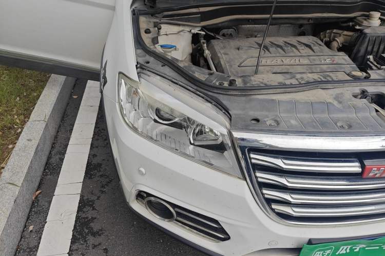 Used Haval H6 2015 Revised Version Sport Edition 1.5T Manual Transmission Two-Wheel Drive Elite Grade Right Front Headlight