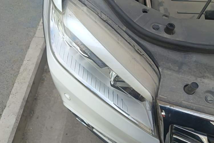 Used Haval H6 2015 Sport Edition 1.5T Automatic Two-Wheel Drive Luxury Model Right Front Headlight