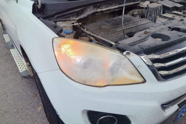 Used Haval H6 2015 Upgraded Model 1.5T Manual Two-Wheel Drive Elite Version Right Front Headlight