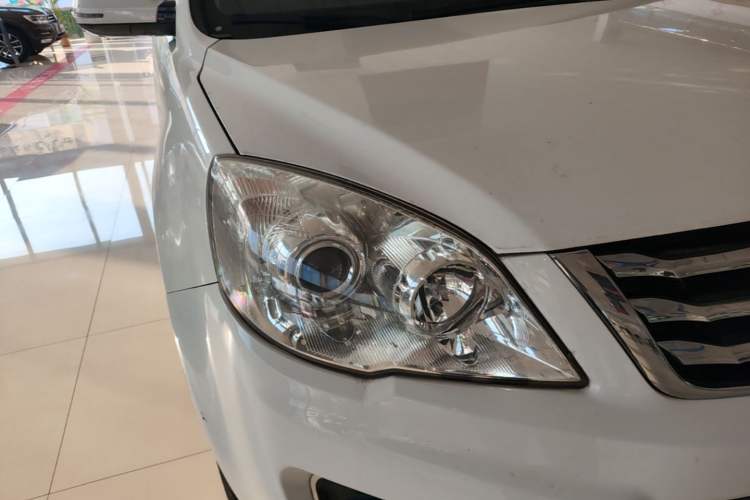 Used Haval H6 2015 Upgraded Model 1.5T Manual Two-Wheel Drive Elite Version Right Front Headlight