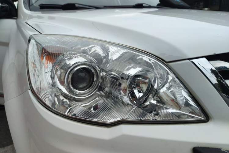 Used Haval H6 2015 Upgraded Model 1.5T Manual Two-Wheel Drive Elite Version Right Front Headlight