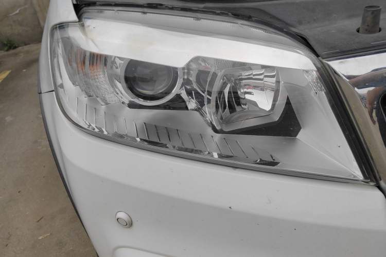 Used Haval H6 2015 Sport Edition 1.5T Automatic Two-Wheel Drive Luxury Model Right Front Headlight