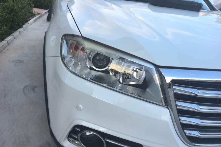 Used Haval H6 2015 Sport Edition 1.5T Automatic Two-Wheel Drive Luxury Model Right Front Headlight