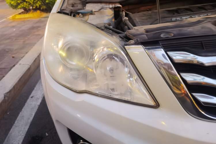 Used Haval H6 2015 Upgraded Model 1.5T Manual Two-Wheel Drive Elite Version Right Front Headlight