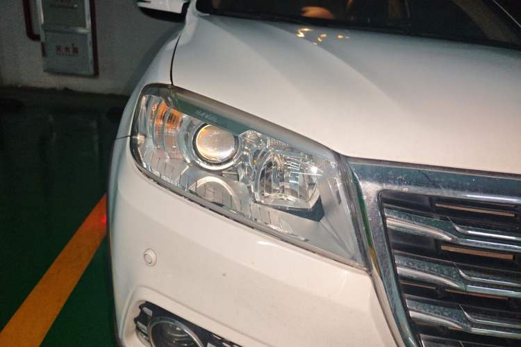 Used Haval H6 2015 Sport Edition 1.5T Automatic Two-Wheel Drive Luxury Model Right Front Headlight