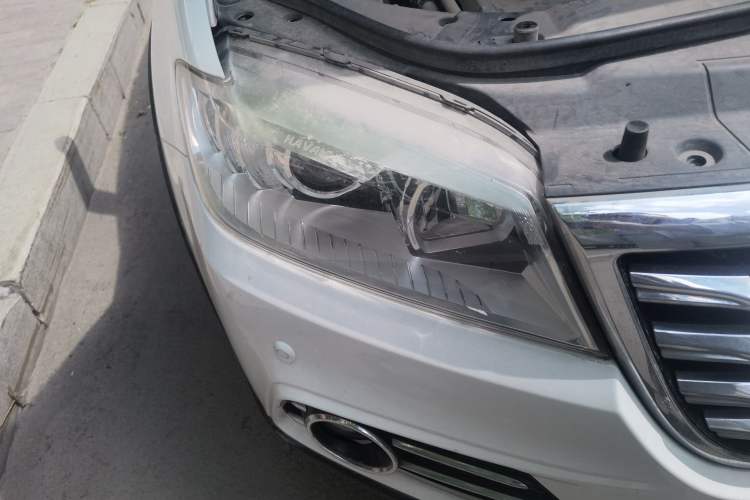 Used Haval H6 2015 Sport Edition 1.5T Automatic Two-Wheel Drive Luxury Model Right Front Headlight