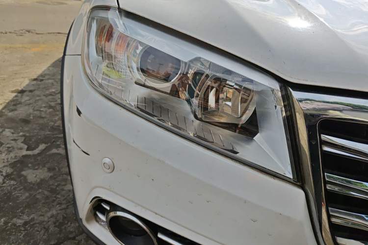Used Haval H6 2015 Sport Edition 1.5T Automatic Two-Wheel Drive Luxury Model Right Front Headlight