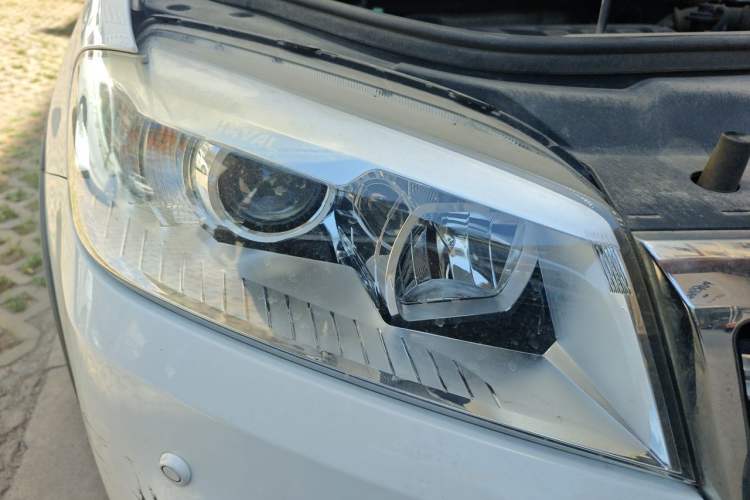 Used Haval H6 2015 Sport Edition 1.5T Automatic Two-Wheel Drive Luxury Model Right Front Headlight