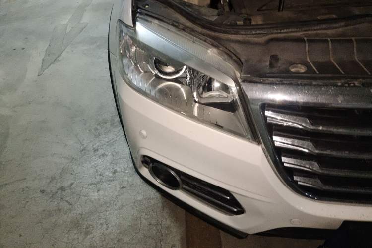 Used Haval H6 2015 Sport Edition 1.5T Automatic Two-Wheel Drive Luxury Model Right Front Headlight
