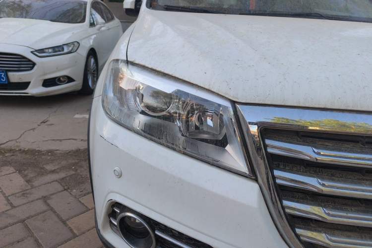 Used Haval H6 2015 Revised Version Sport Edition 1.5T Manual Transmission Two-Wheel Drive Elite Grade Right Front Headlight