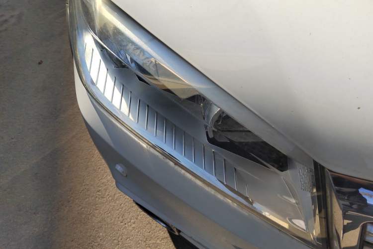 Used Haval H6 2015 Revised Version Sport Edition 1.5T Manual Transmission Two-Wheel Drive Elite Grade Right Front Headlight