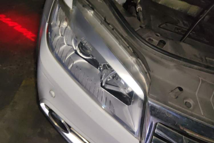 Used Haval H6 2015 Sport Edition 1.5T Automatic Two-Wheel Drive Luxury Model Right Front Headlight