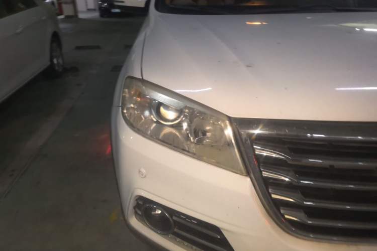 Used Haval H6 2015 Sport Edition 1.5T Automatic Two-Wheel Drive Luxury Model Right Front Headlight